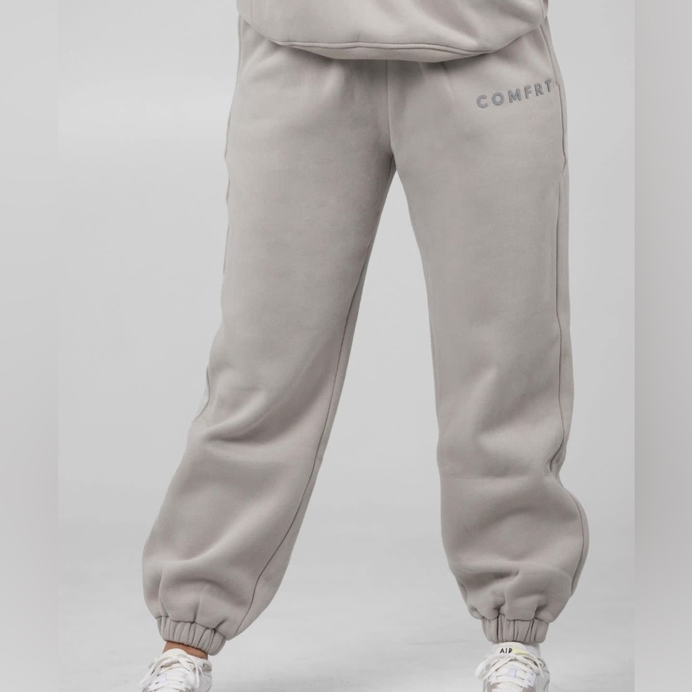 Comfrt Tranquil Sweatpants size small color cement